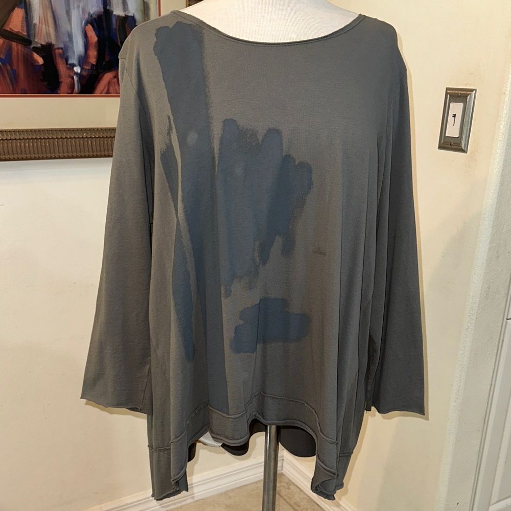 LUUKAA Green Top w/ Graphic Design Size 18 - Picture 2 of 11